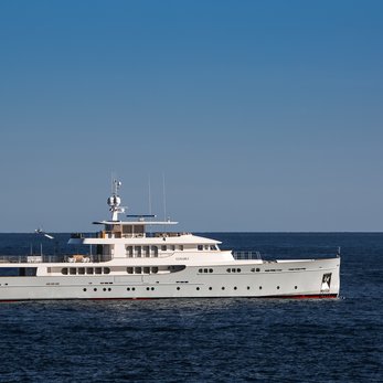 Elisabet yacht exterior 2