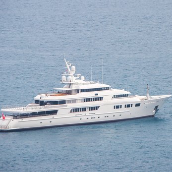 Nomad yacht exterior 2