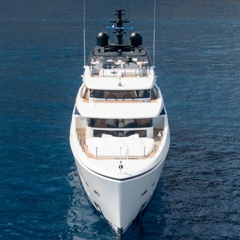 Cloud 9 yacht exterior 2