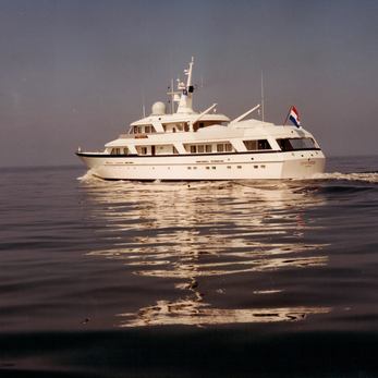 Synthesis 66 yacht exterior 4