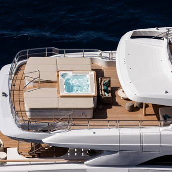 Artisan yacht exterior 3