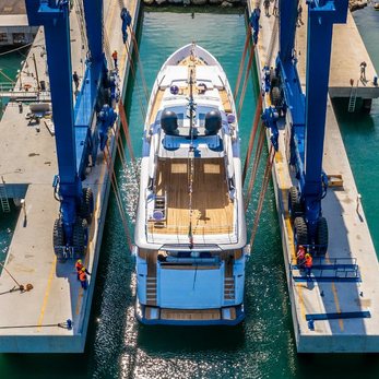 Campari yacht exterior 4