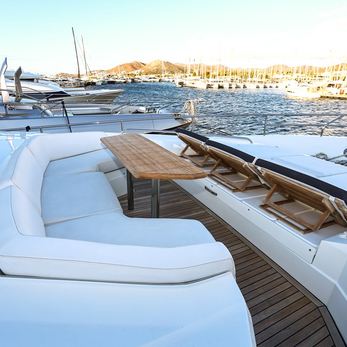 Merk yacht exterior 2