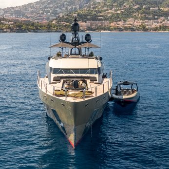 DB9 yacht exterior 2