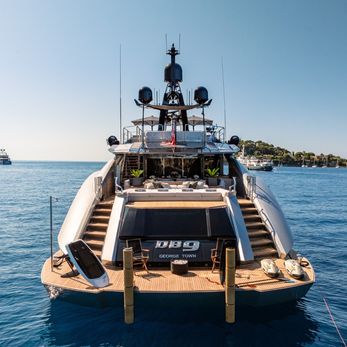 DB9 yacht exterior 5