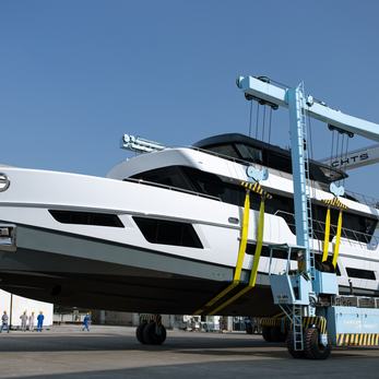 Reunion yacht exterior 5