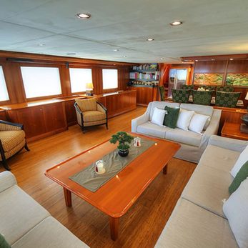 Voyager yacht interior 2