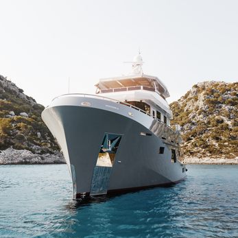 Veronika yacht exterior 2