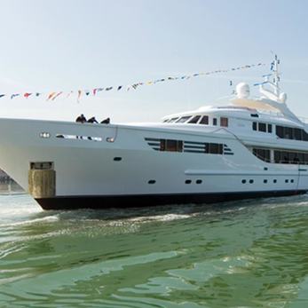 Oasis yacht exterior 3