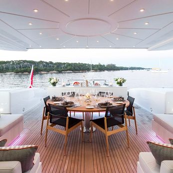 Beachouse yacht interior 4