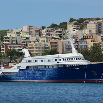 Navtilvs yacht exterior 4