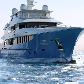 Ingot yacht exterior 2