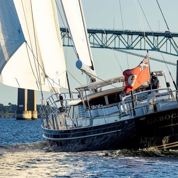 Cabochon yacht exterior 5