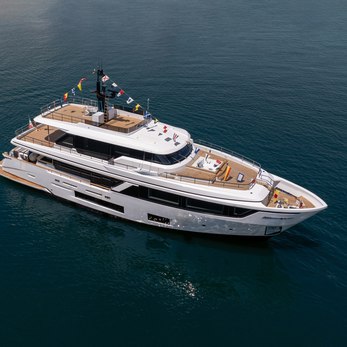 Mia CA yacht exterior 4