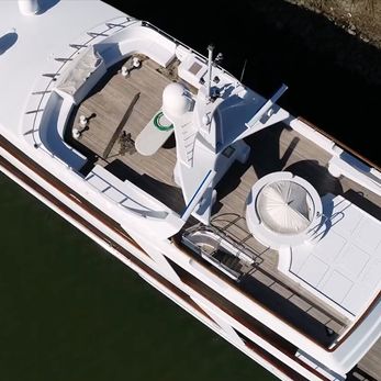 Anna J yacht interior 3