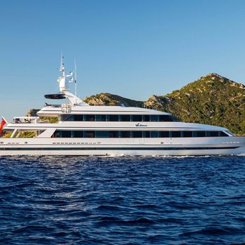 Va Bene yacht exterior 5
