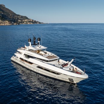 My Mayva yacht exterior 3