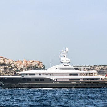 Kogo yacht exterior 2