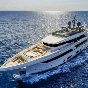 Albus yacht exterior 5