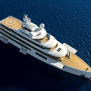 Luminosity yacht exterior 3