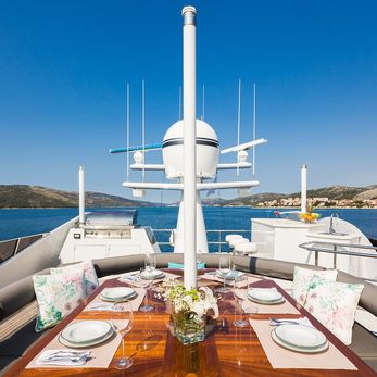 Tahi yacht exterior 3