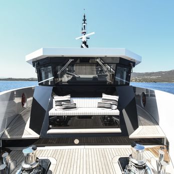 Fox yacht exterior 2