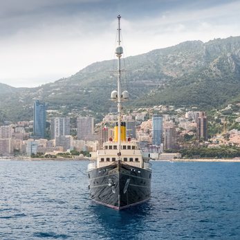 Nero yacht exterior 2