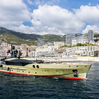 DB9 yacht exterior 5