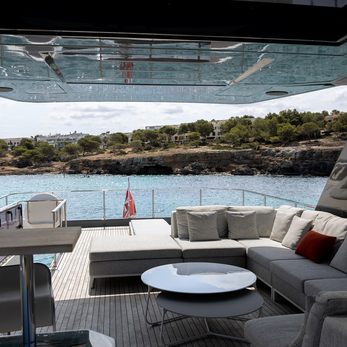 CS10 Mare yacht exterior 3