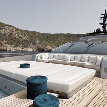No Stress yacht exterior 2