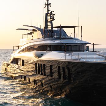 Sea Raider X yacht exterior 4