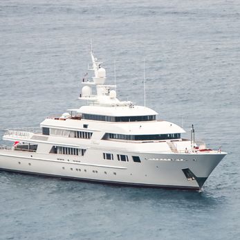 Nomad yacht exterior 3