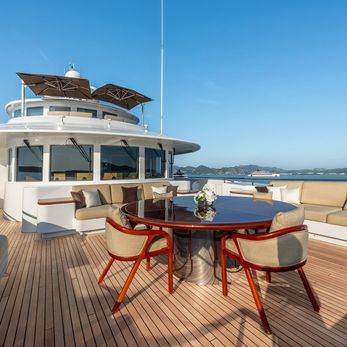 Lady Maxine yacht exterior 4