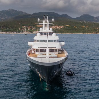 Ice yacht exterior 2