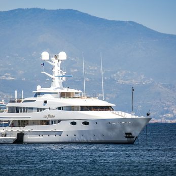 Amaral yacht exterior 4