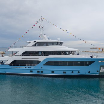 Journey yacht exterior 2