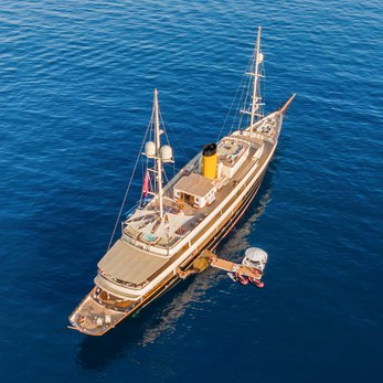 Nero yacht exterior 3