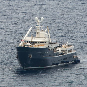 Legend yacht exterior 2