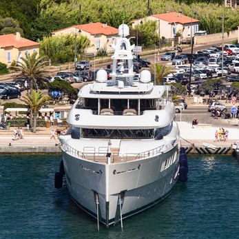 Nautilus yacht exterior 3