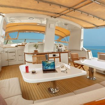 Gitanes yacht exterior 3