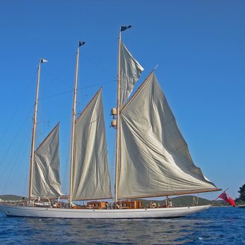 Adix yacht exterior 2