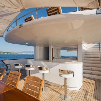 Koru yacht exterior 4