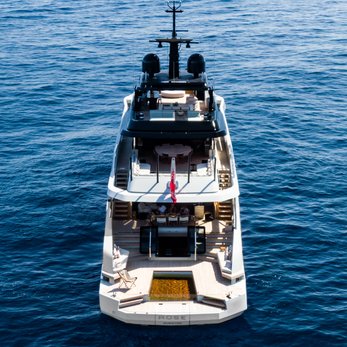 Rose yacht exterior 4