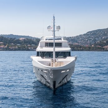 Surpina yacht exterior 3