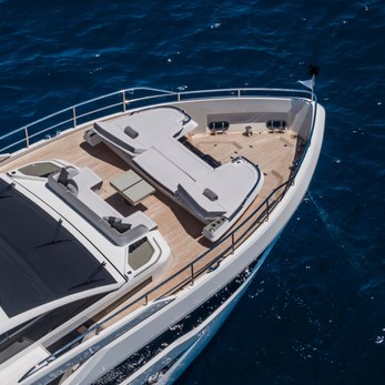 Knead It yacht exterior 2