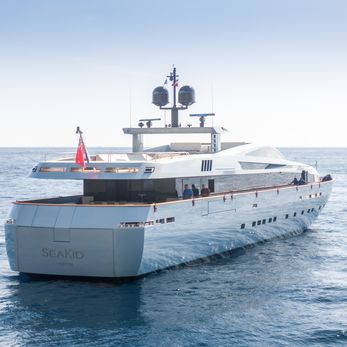 Queen Blue yacht exterior 5