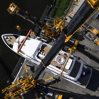 Ad Astra yacht exterior 3