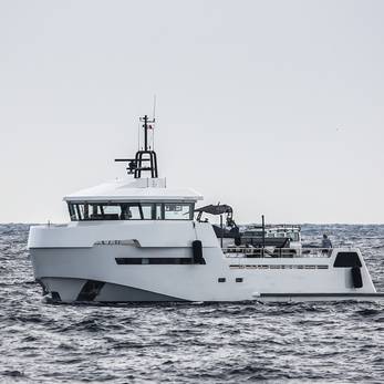 Playa yacht exterior 3