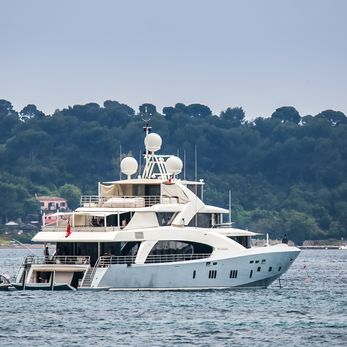 Rebels yacht exterior 5