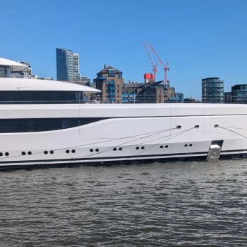 Odisea yacht exterior 3